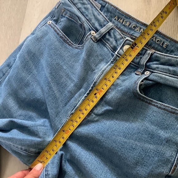 American Eagle Outfitters Mom Jeans size 6 long light wash high waist - Picture 11 of 14
